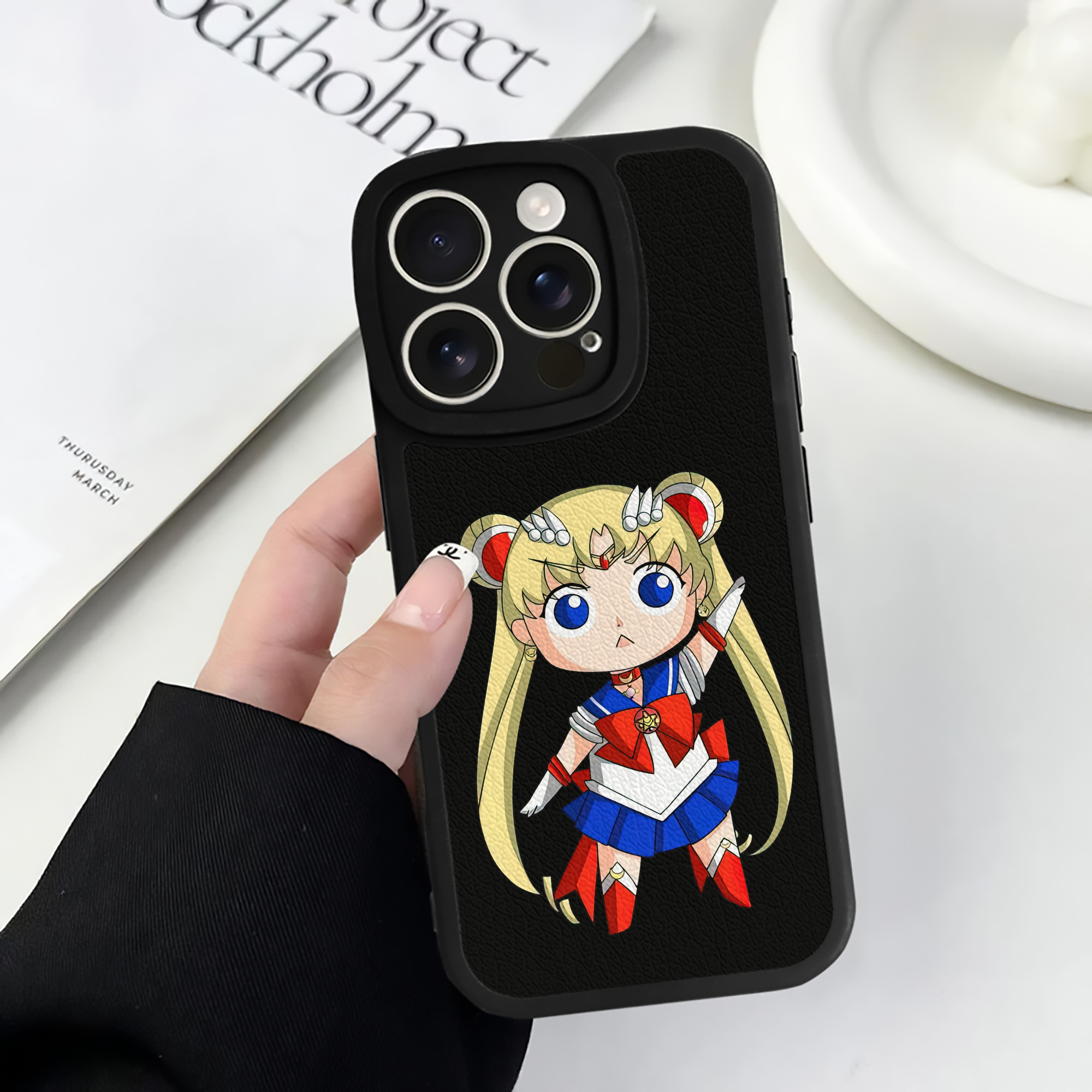 （画像用） 美少女戦士セーラームーン 月野 うさぎ つきの うさぎ Sailor Moon Tsukino Usagi 【iPhone 16シリーズ対応】シリコンスマホケース（レザー調） 材質：シリコン